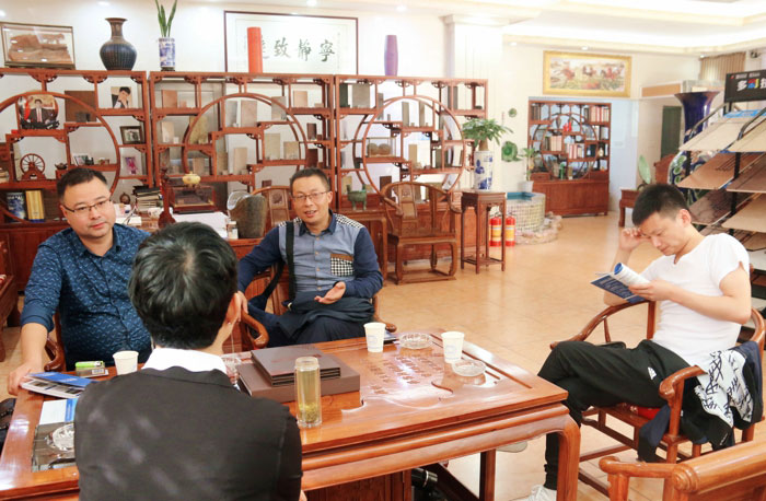 熱烈歡迎西安辦廠客戶孫總、張總、楊總來鑫浪進行技術(shù)交流